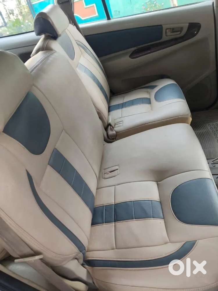 100% Conditioned Toyota Innova 2.5g (8 Seater)