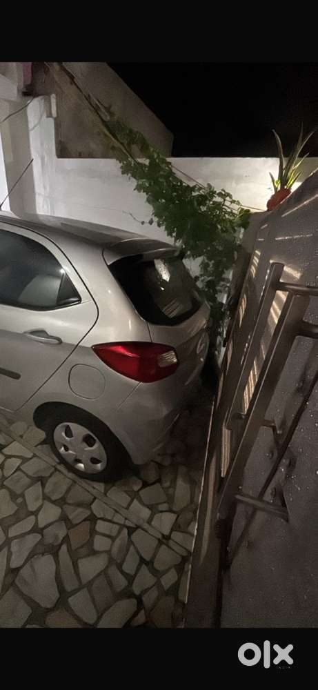 Tata Tiago Petrol 2017