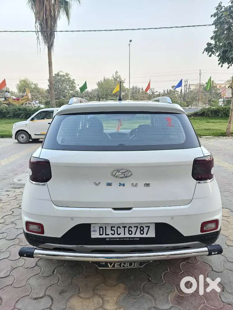 Hyundai Venue 2022 Petrol Well Maintained