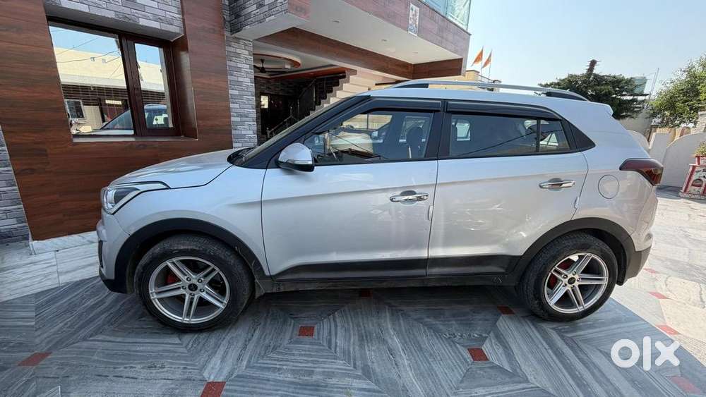 2nd Top Model With Full Features Loaded Without Any Issue .car Is Clen