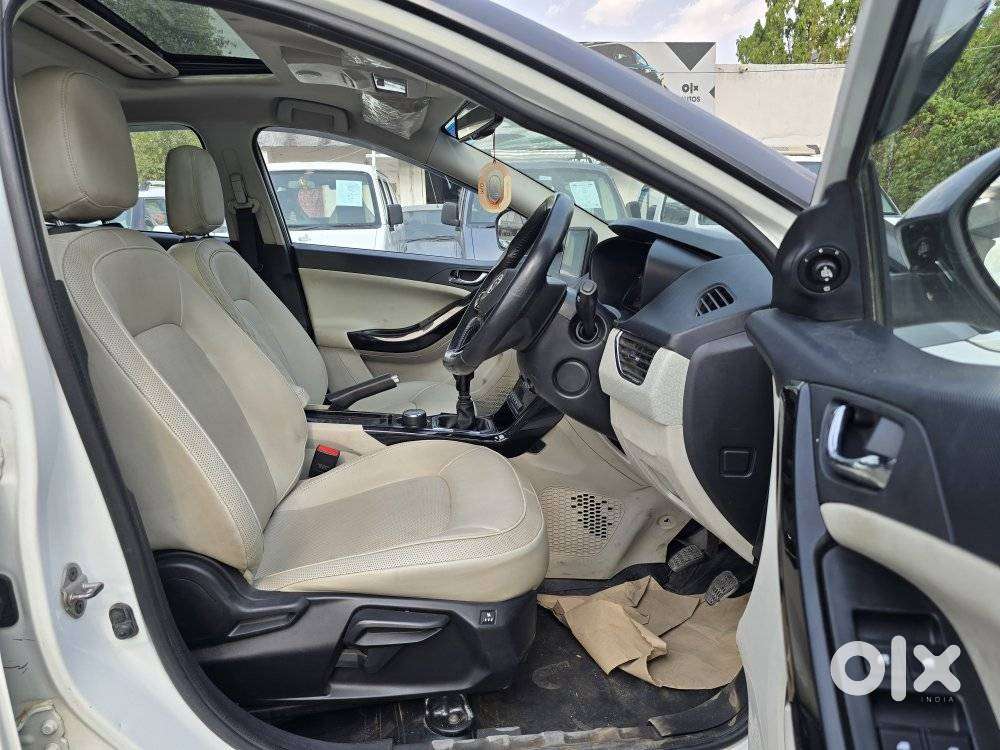 Tata Nexon 1.5 Revotorq Xz Plus Dual Tone, 2023, Petrol