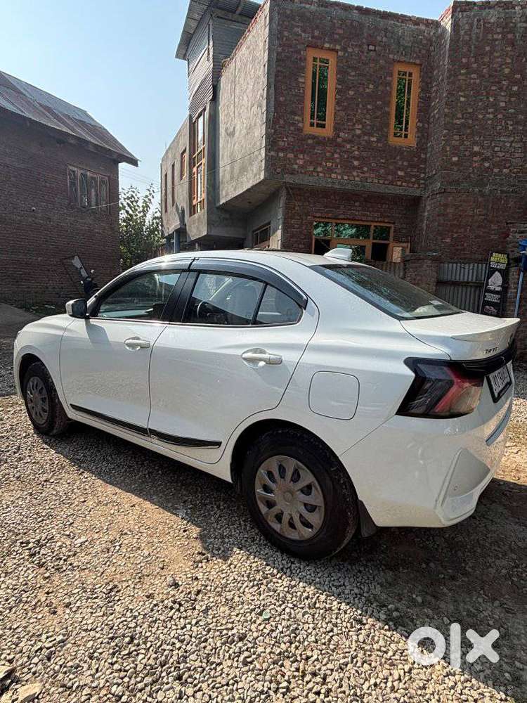 Maruti Suzuki Dzire 1.2 Vxi, 2025, Petrol