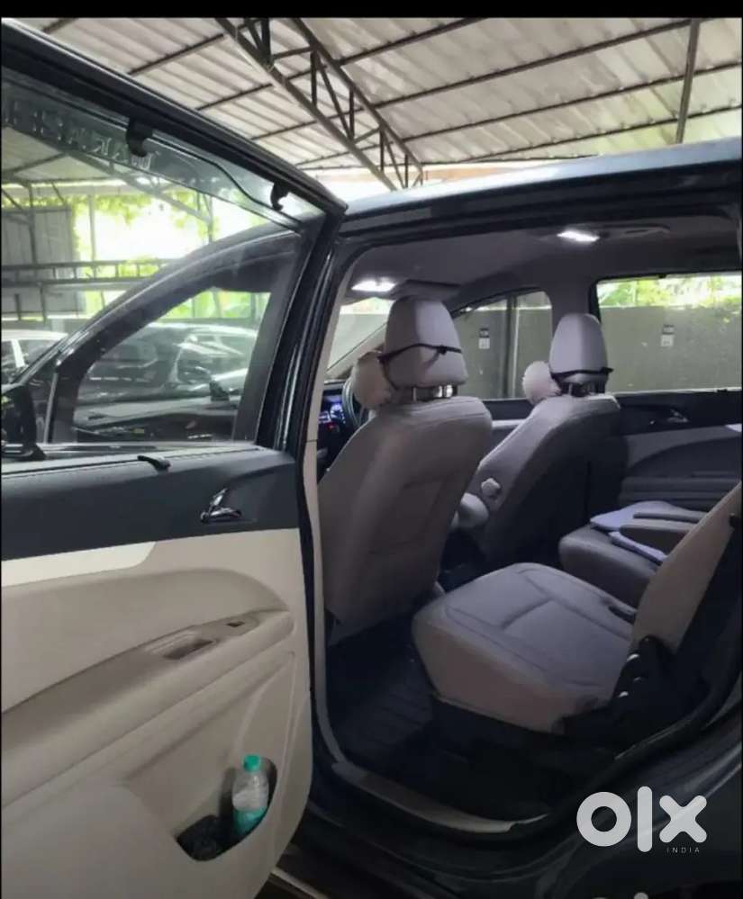 Mahindra Marazzo M8 2018
