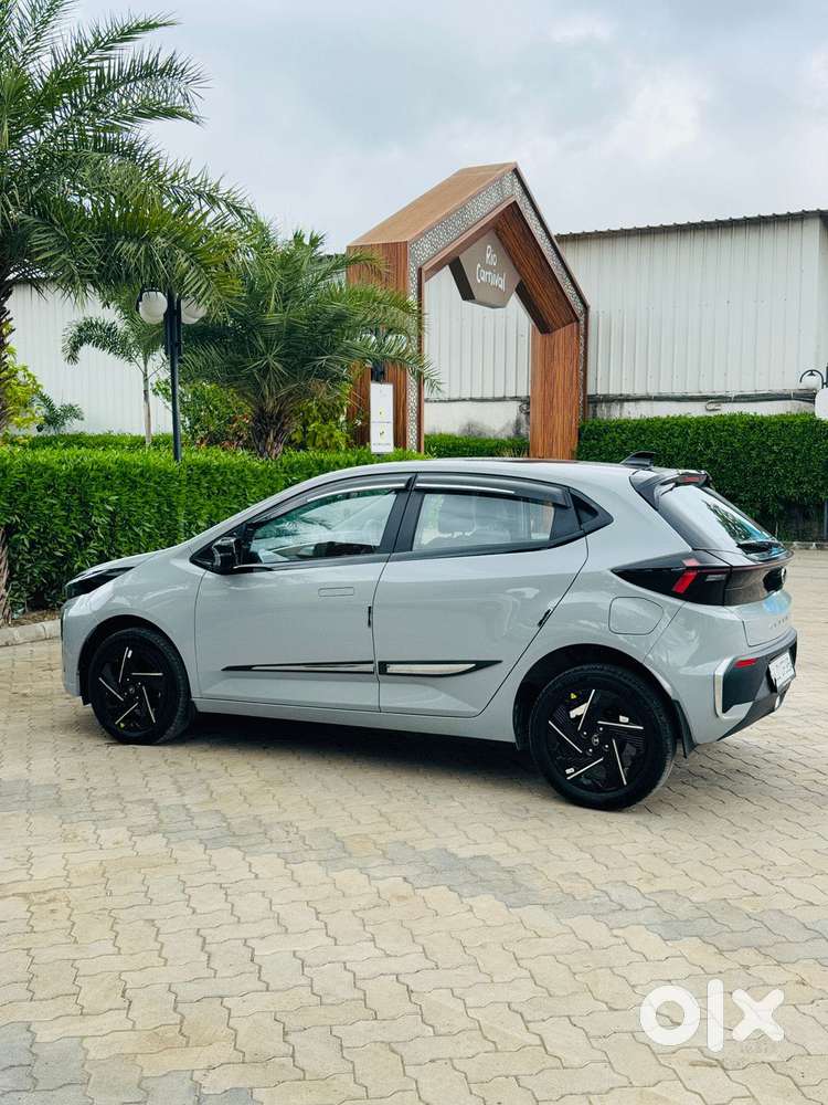 Tata Altroz Accomplished S Mt Diesel, 2025, Petrol