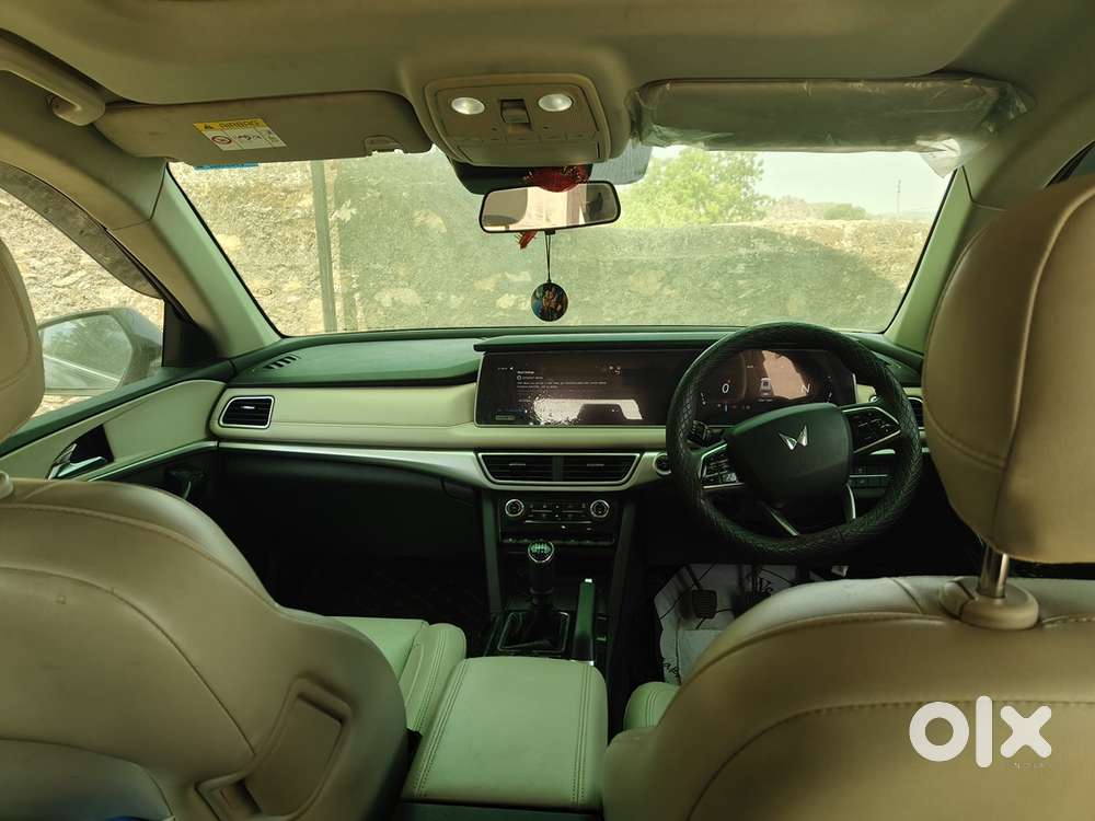 Mahindra Xuv700 2022 Km Driven 36000