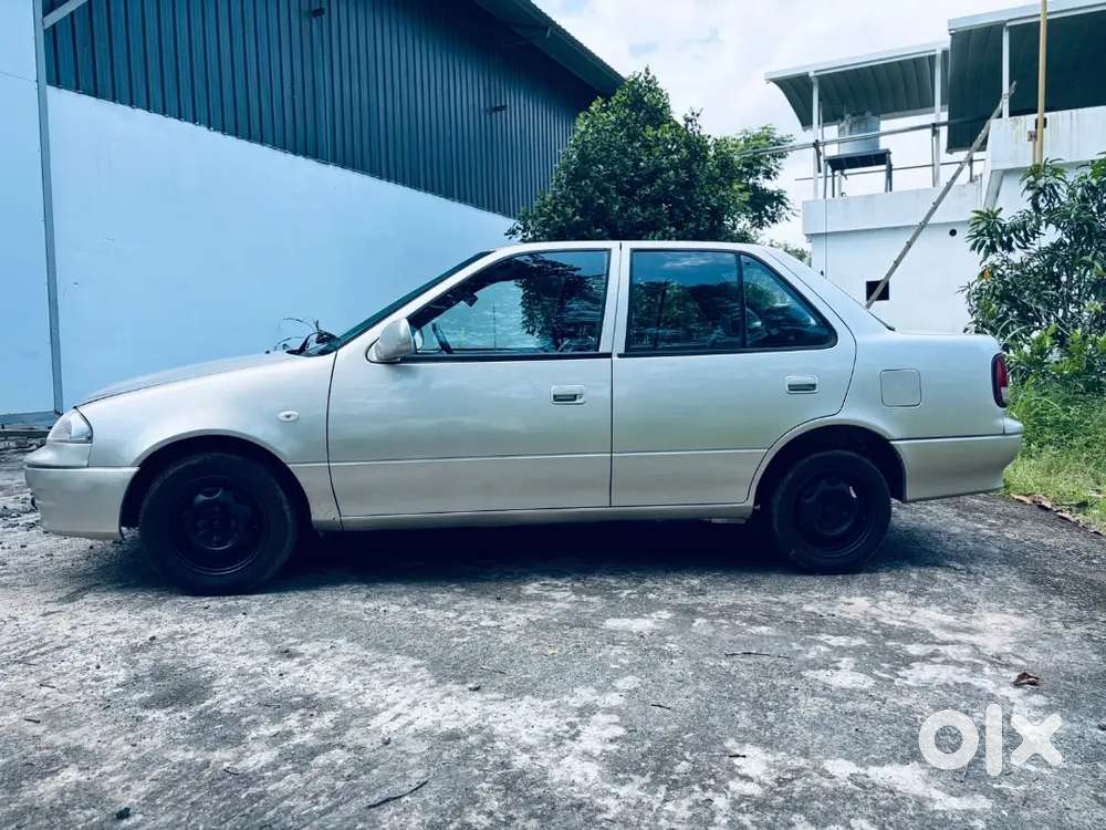 Maruti Suzuki Esteem Petrol 2005
