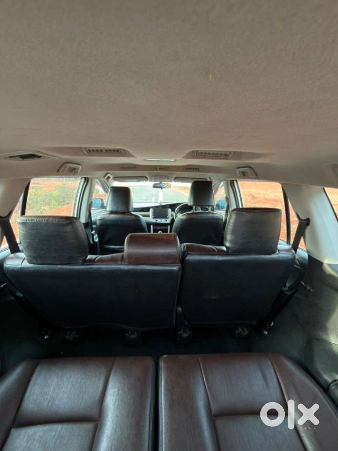Toyota Innova Crysta [2020-ongoing] 2.4 Gx 8 Str, 2023, Diesel