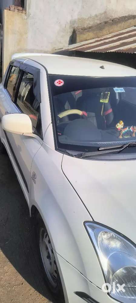 मेरी गाड़ी में कोही भी काम नही हे मुझे पैसे की जरूरत हे इस लिए बेचनाहे