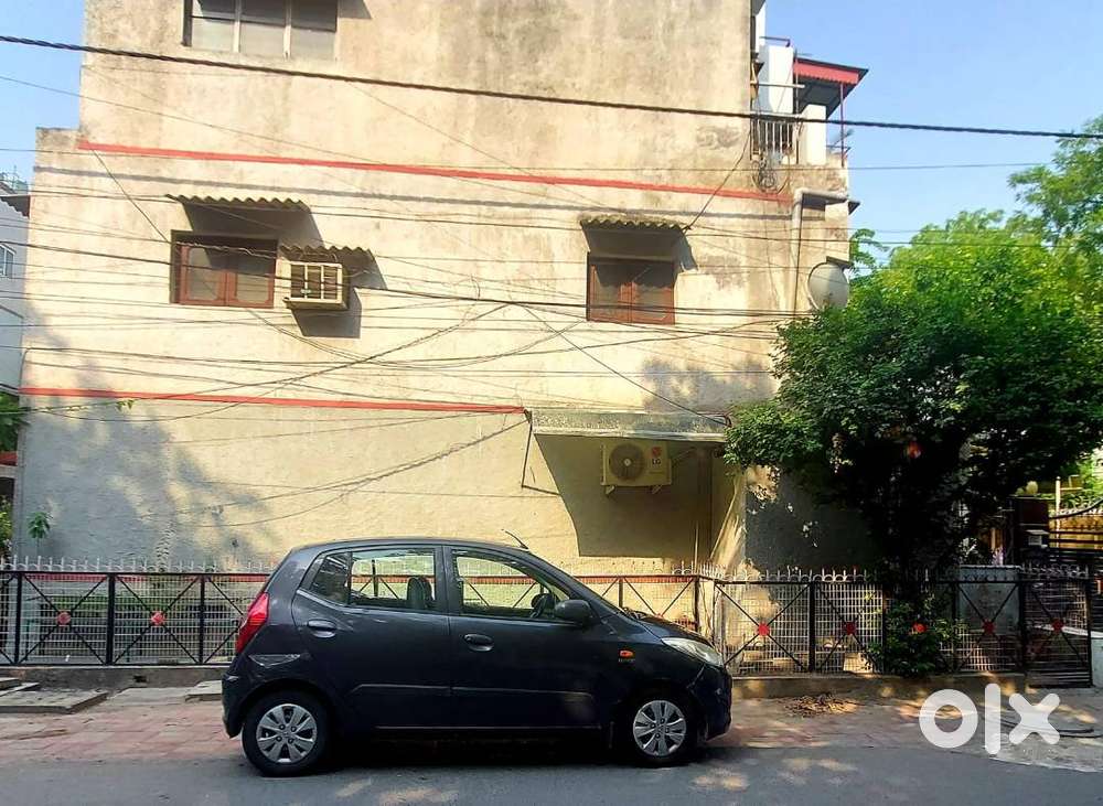For Sale - Hyundai I-10 (petrol + Cng) Carbon Grey / 'lady Driven Car'