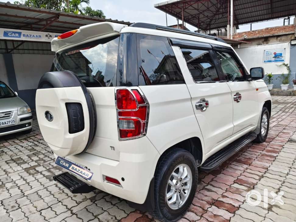 Mahindra Tuv 300 T8, 2016