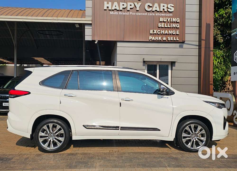 Toyota Innova Hycross