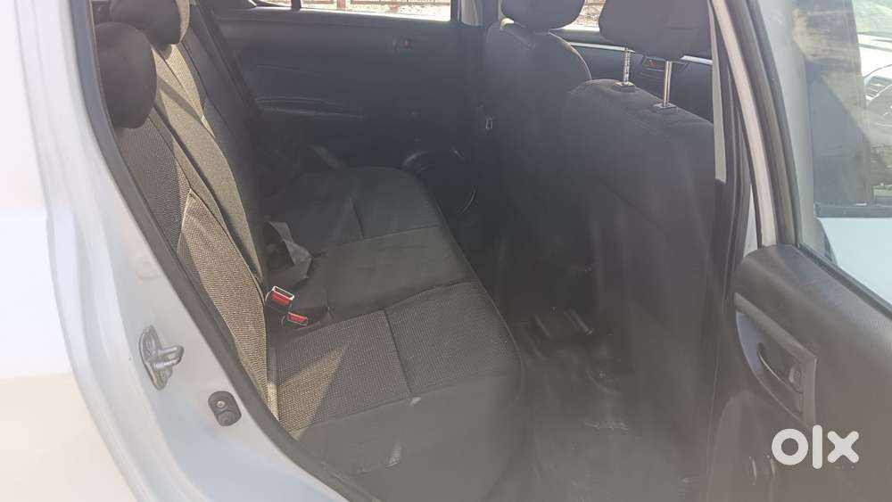 Maruti Suzuki Swift Lxi Optional-o, 2017, Petrol