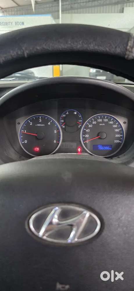 Hyundai I20 2012 - Lcd Display And Back Camera