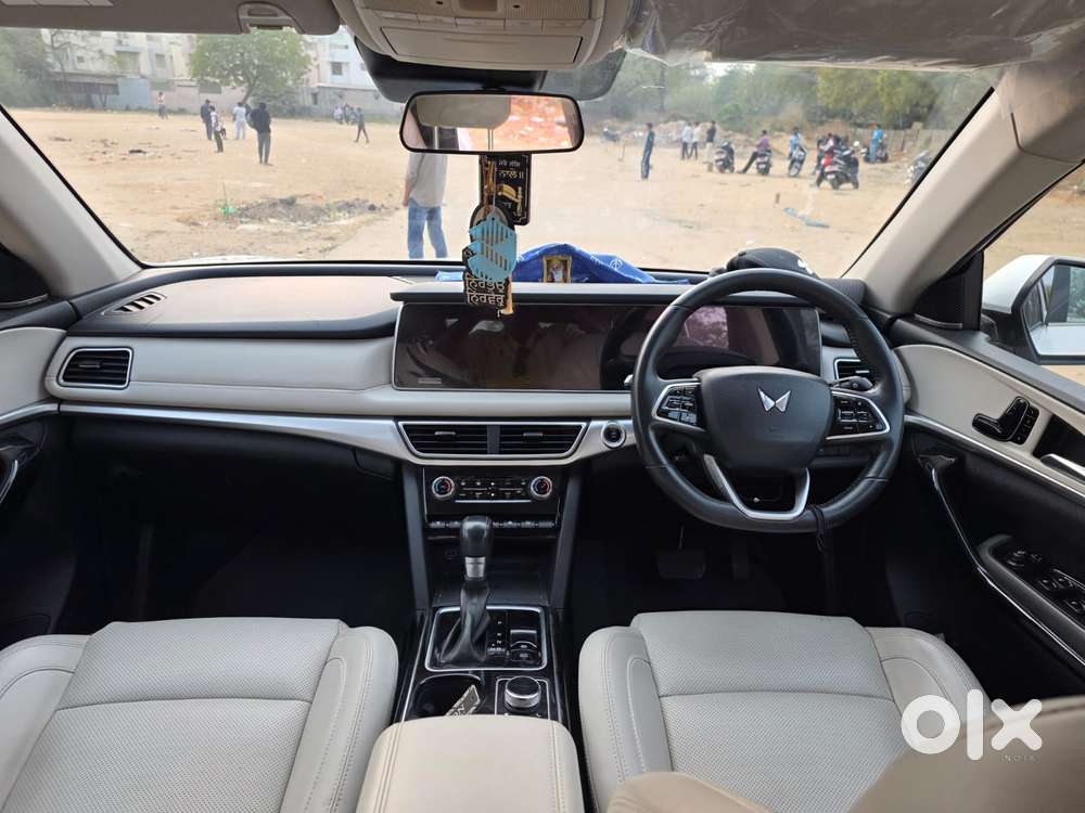 Mahindra Xuv700 Ax7 Luxury Pack Awd, 2022, Petrol