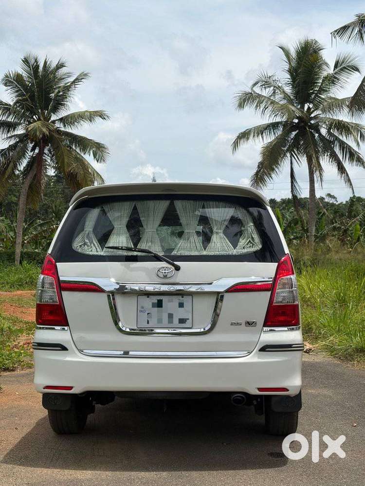 Toyota Innova 2.5 Vx 8 Seater Bs Iv, 2015, Diesel