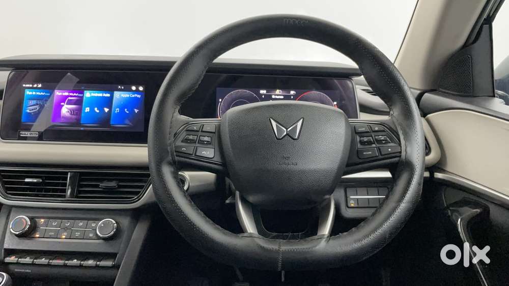 Mahindra Xuv700 2.0 Ax 5 Petrol Mt 7 Str, 2025, Petrol