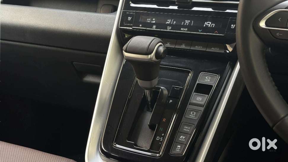 Toyota Innova Hycross 2.0 Zx (o) Hybrid 7 Str, 2025, Petrol