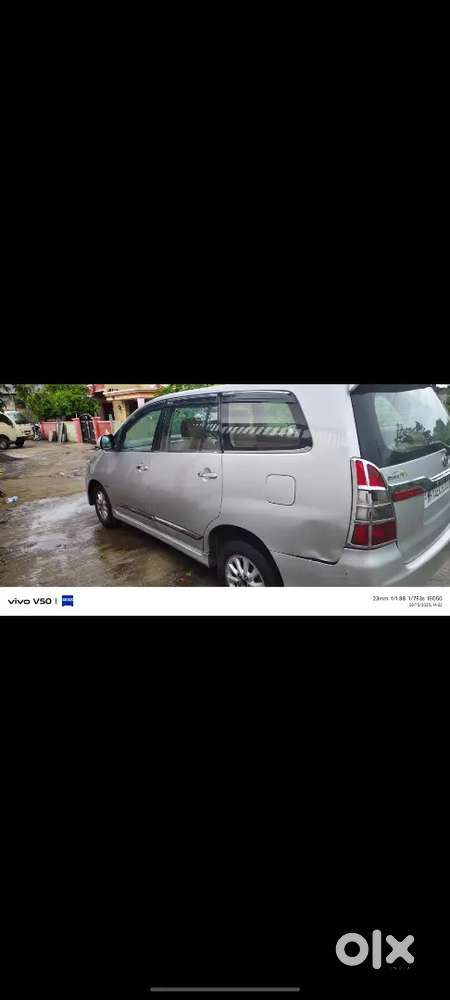 Toyota Innova 2013 Diesel 300000 Km Driven