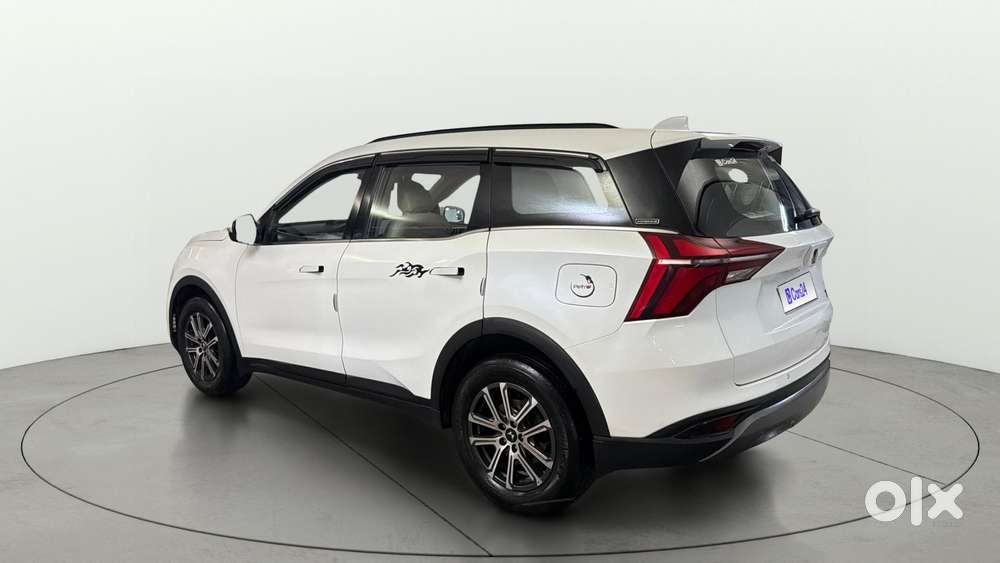 Mahindra Xuv700 2.0 Ax 7 Petrol Mt Str, 2025, Petrol