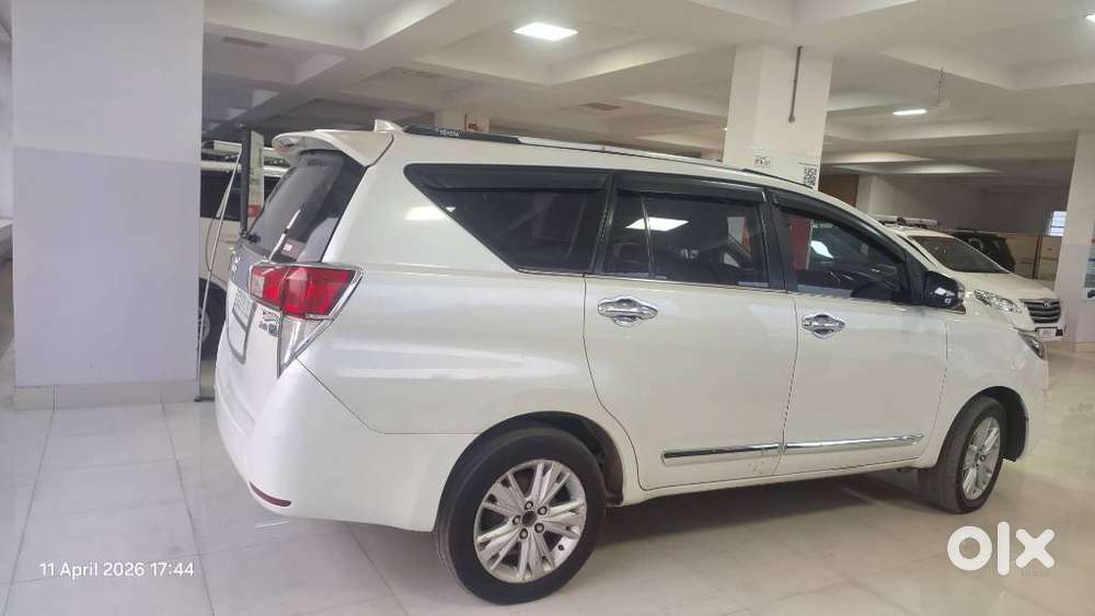 Toyota Innova Crysta 2.8z Automatic, 2016, Diesel