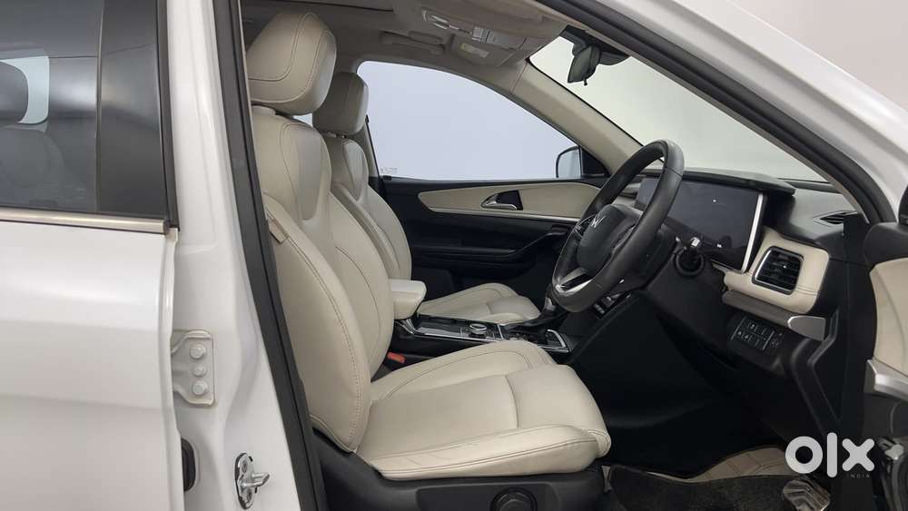 Mahindra Xuv700 2.2 Ax 7 Diesel At Luxury Pack Str, 2023, Diesel