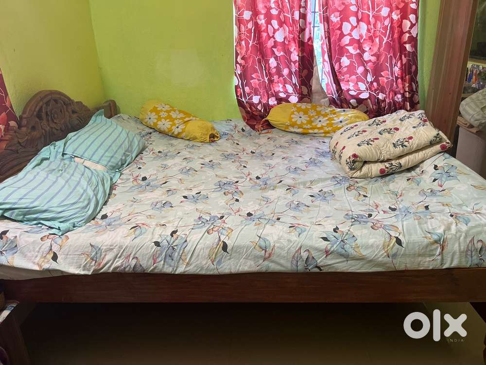Akasi king size bed