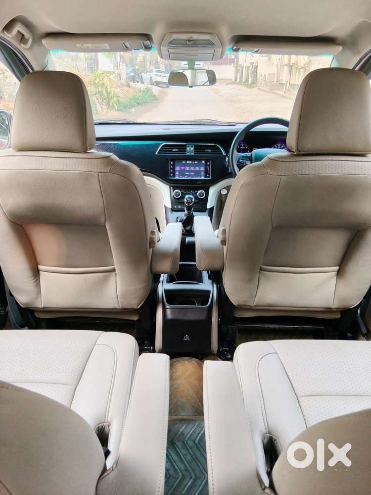 Mahindra Marazzo M8, 2018, Petrol