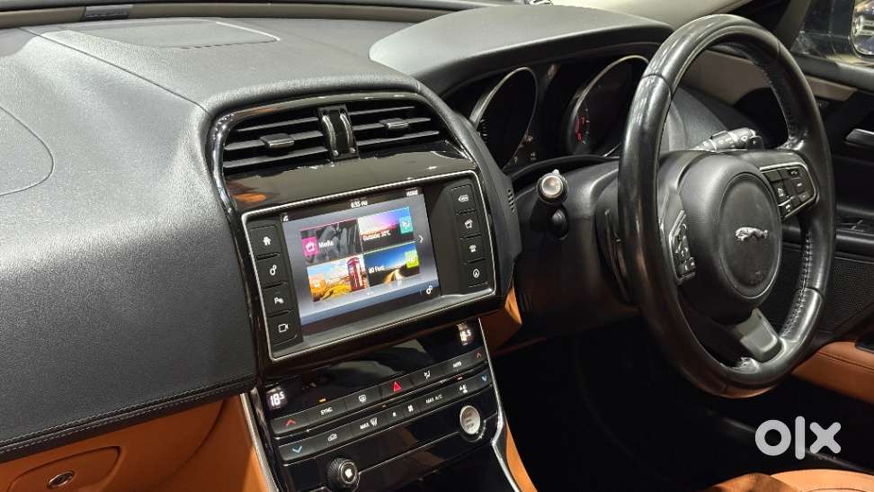 Jaguar Xe Portfolio, 2017, Petrol