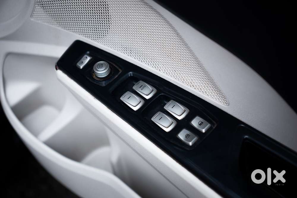 Mahindra Xuv300 W8 Option, 2020, Petrol