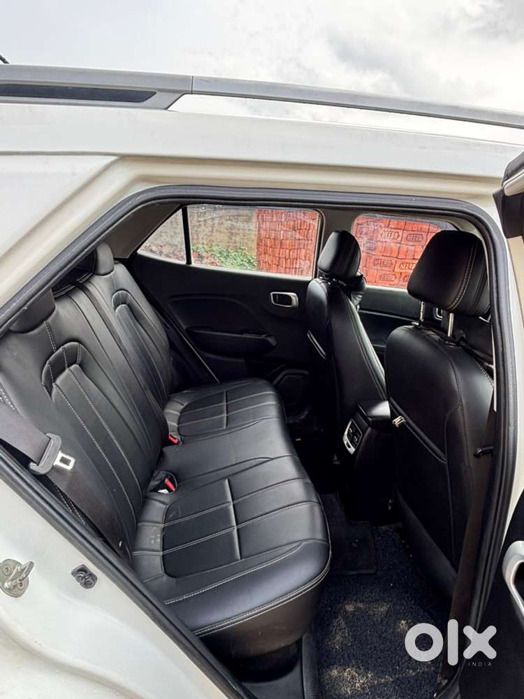 Hyundai Venue Petrol Mt 9000