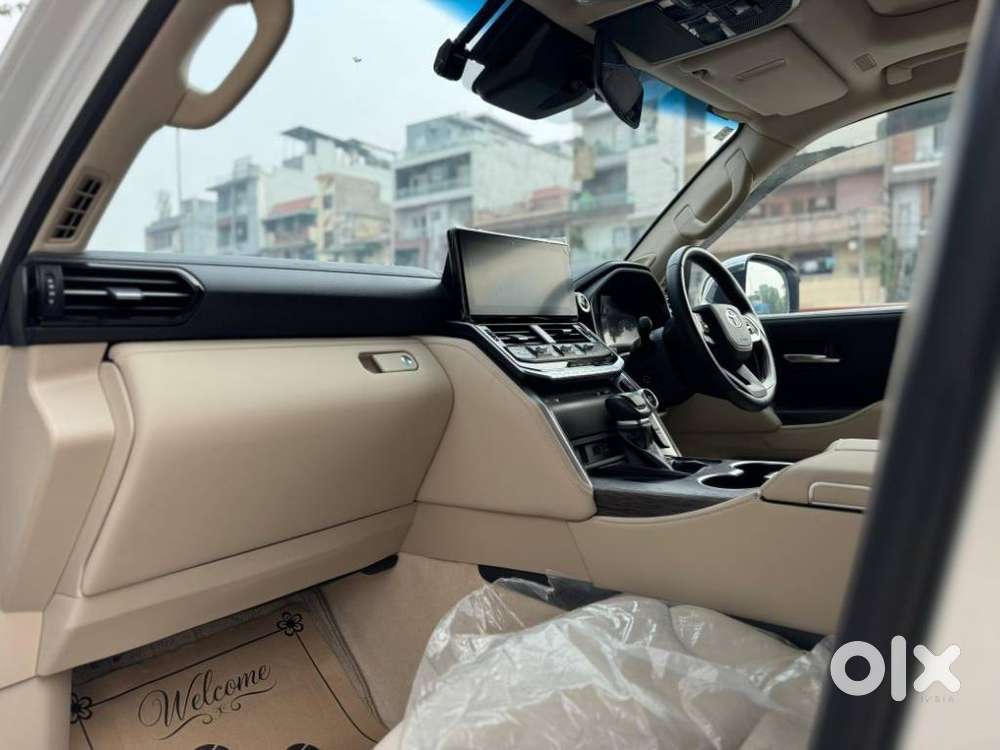 Toyota Land Cruiser Zx Petrol, 2025, Petrol