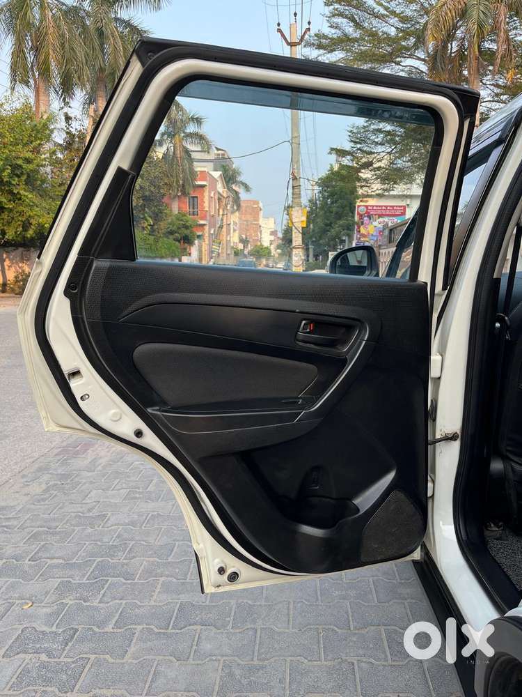 Maruti Suzuki Brezza 1.5 Vxi Smart Hybrid, 2022, Petrol