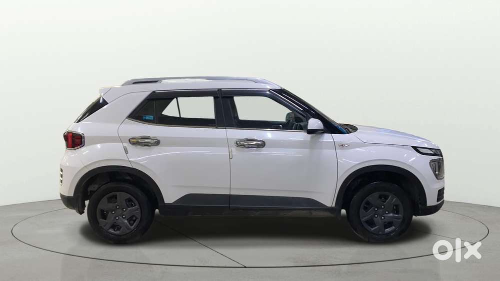 Hyundai Venue Sx(o) 1.0 Turbo Dct Knight Edition, 2023, Petrol