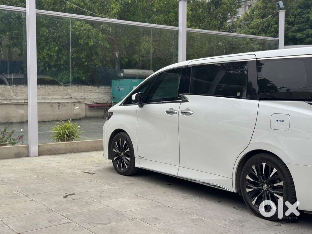 Toyota Vellfire Vip – Executive Lounge, 2024, Petrol
