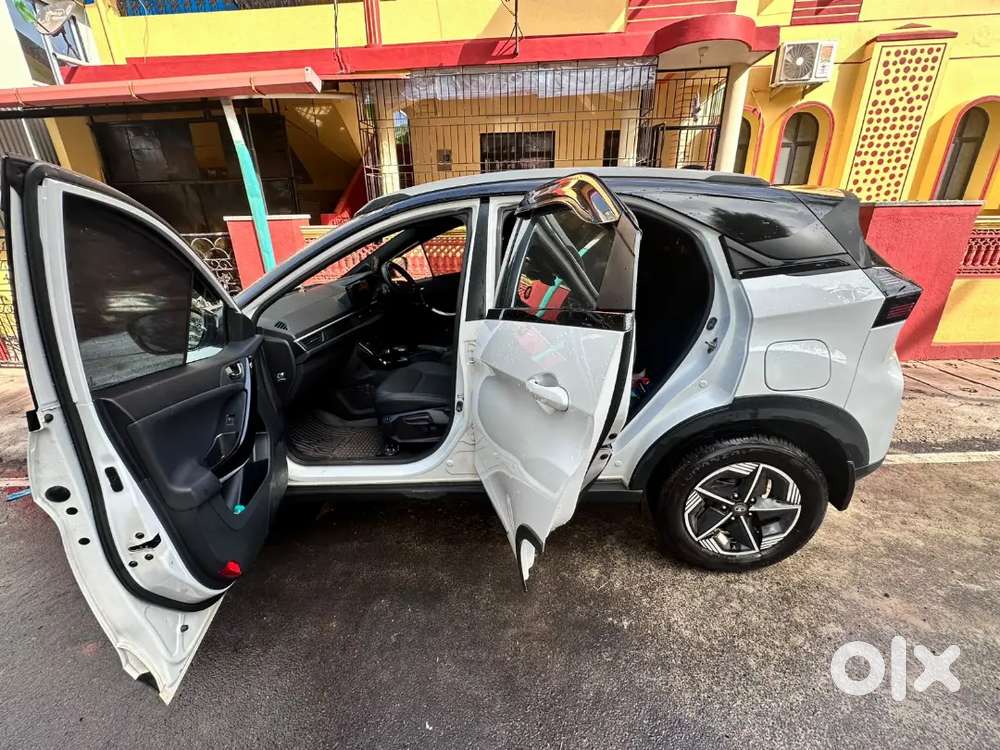 Tata Nexon 2024 Petrol 25600 Km Driven