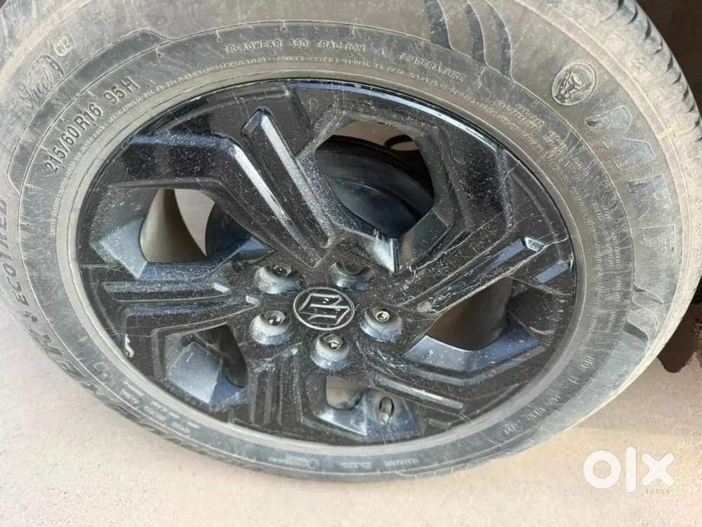 Petrol Car In Black Color, Center Locking, Push Start Button, Sunroof