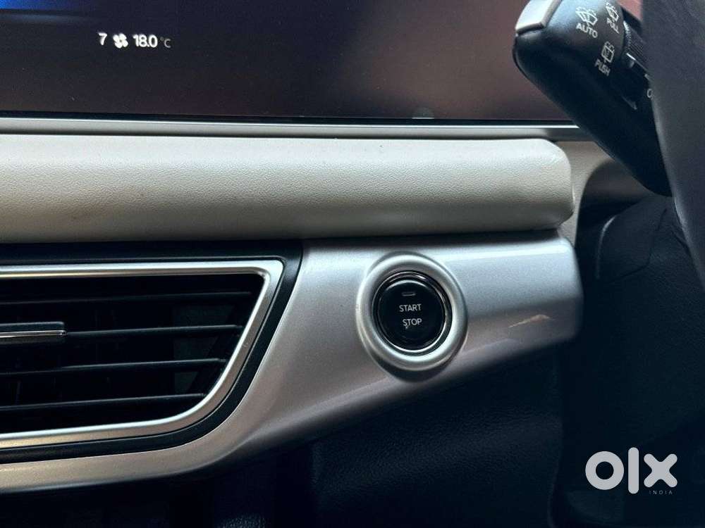 Mahindra Xuv700 2.0 Ax 7 Petrol At Luxury Pack Str, 2023, Petrol