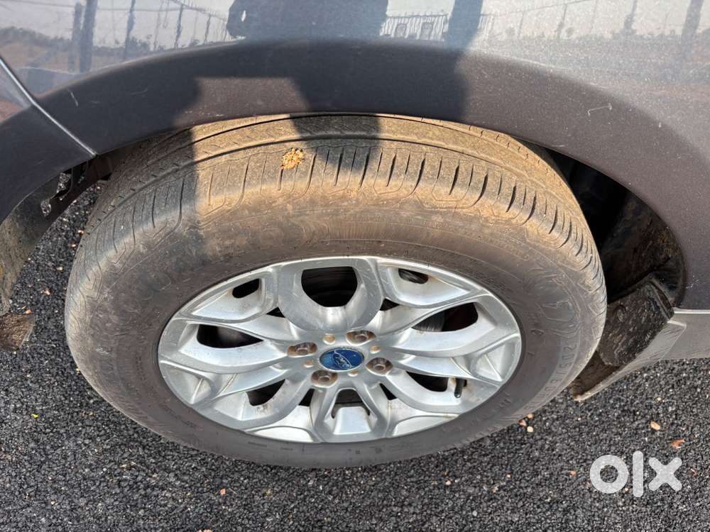 Good Condition Showroom History Available 80%tyre Diesel Vehicle