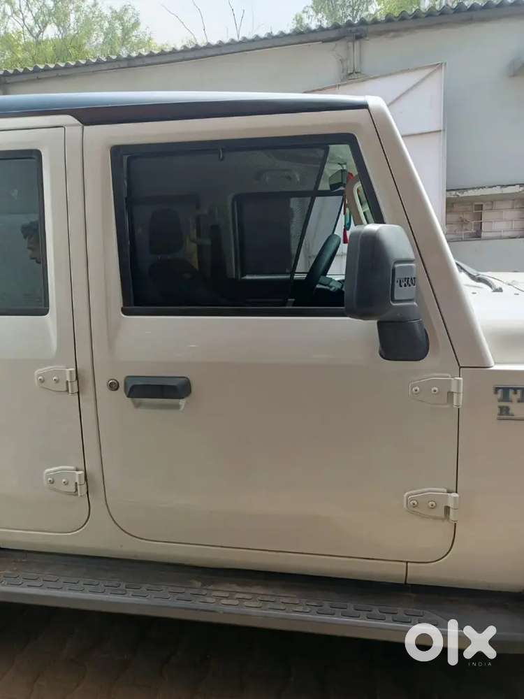 Thar Roxx Mx3 At With Mahindra Alloys