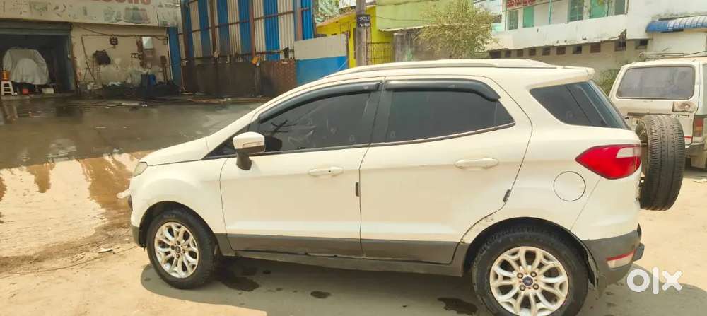 Ford Escort 2013 Top End