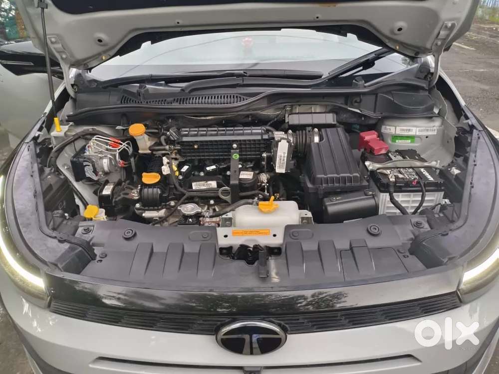 Tata Altroz, 2025, Petrol