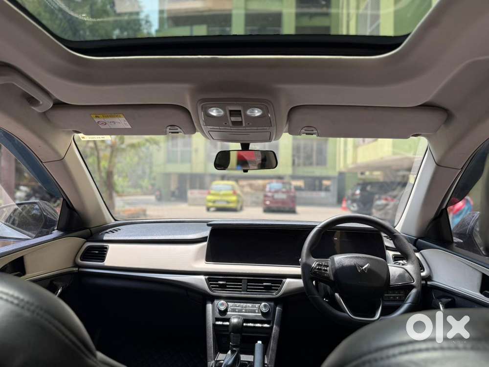 Mahindra Xuv700 2.2 Ax 5 Diesel At Str, 2022, Diesel