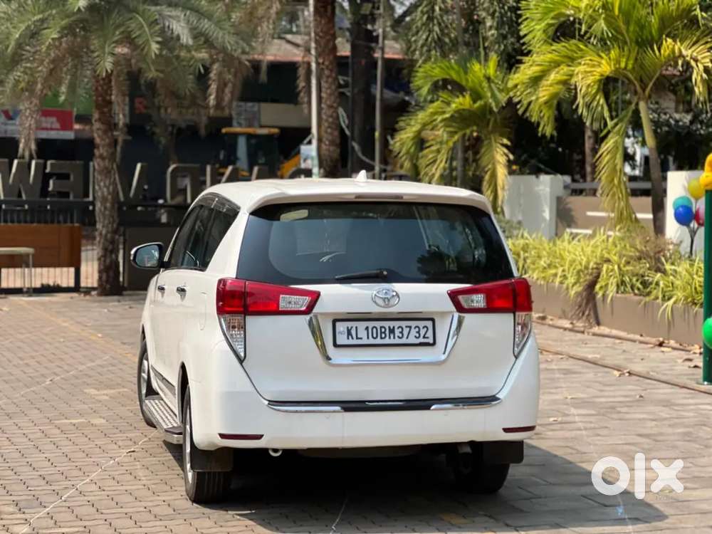 Innova Crysta White 2.4 G Mannual