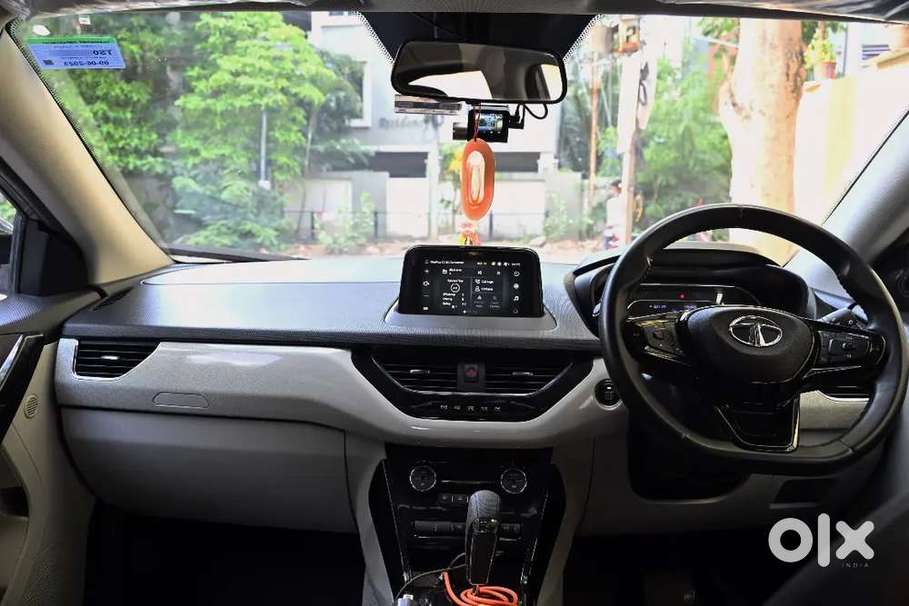 Tata Nexon 2023 Petrol Plus Sunroof Xza + S Top Spec