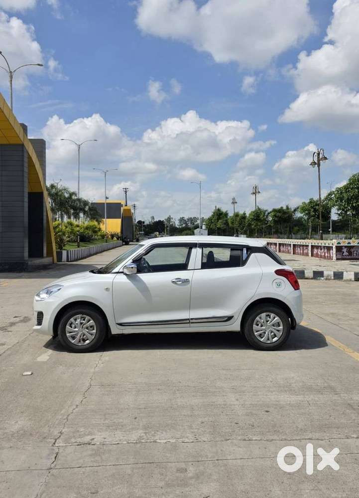 Maruti Suzuki Swift Vxi + Manual, 2022, Petrol