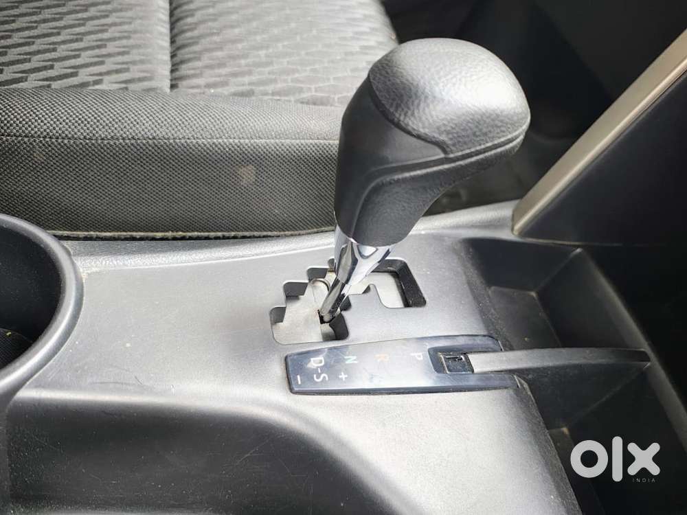 Toyota Innova Crysta 2.8g At 2019