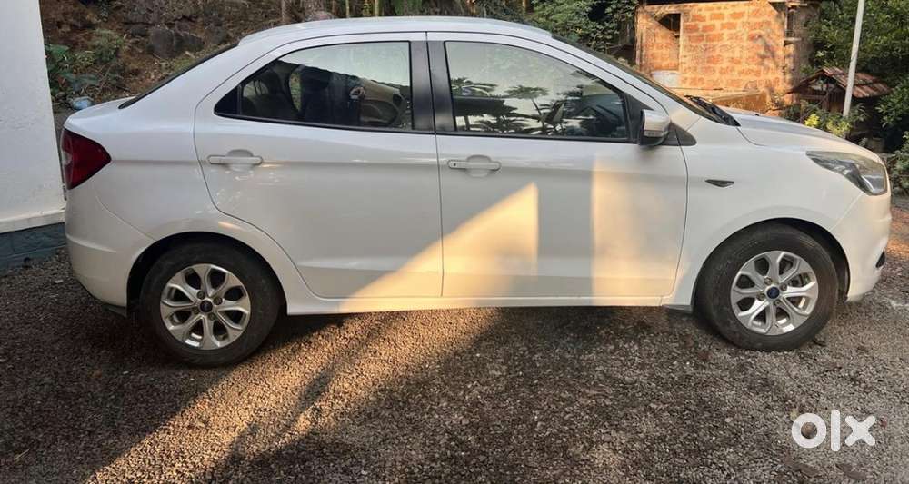 Ford Aspire Titanium Blu 2017
