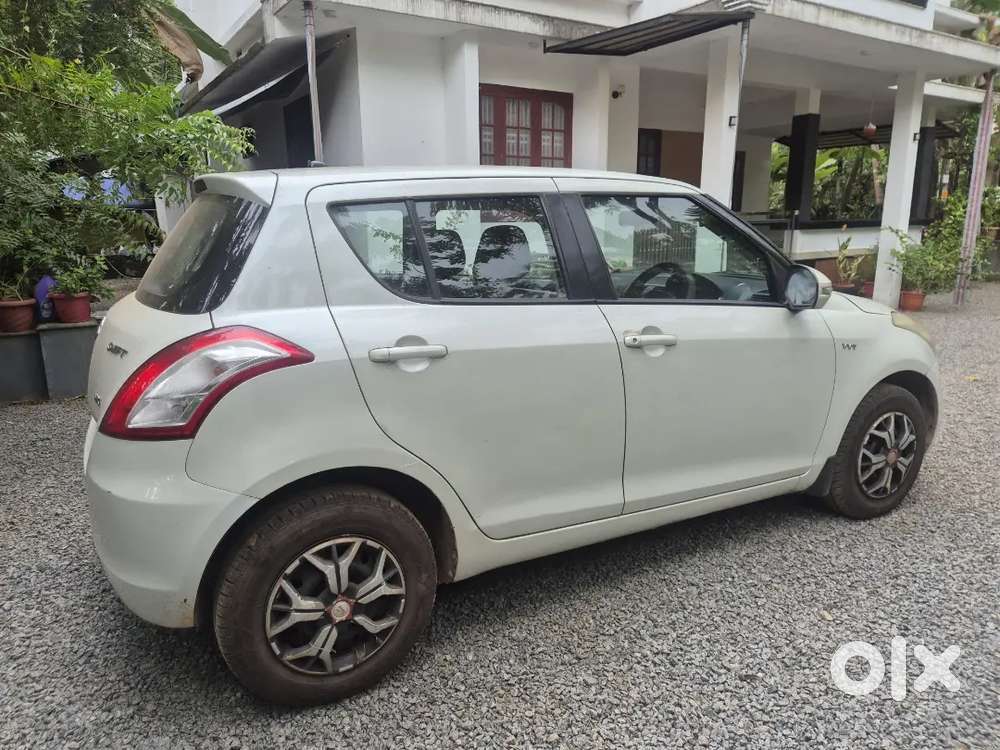 Maruti Suzuki Swift Petrol 2012