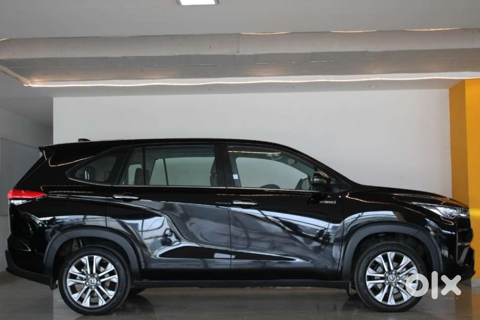 Toyota Innova Hycross 2.0 ZX Hybrid 7 STR, 2023, Petrol