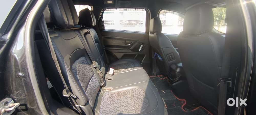 Mahindra Xuv700 Ax 3 Petrol Mt 5 Str (e), 2022, Petrol